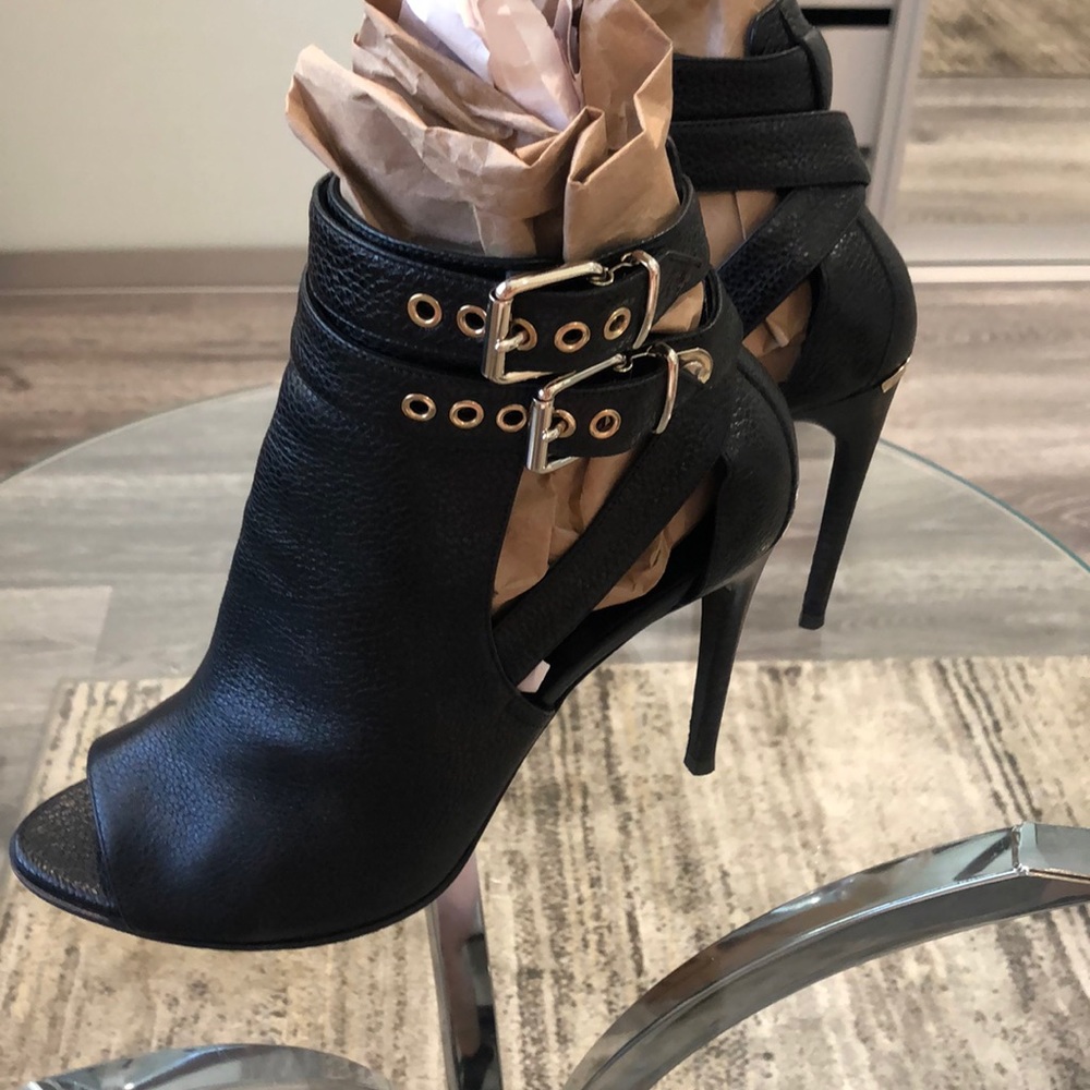 Authentic BURBERRY  BOOT HEELS-size US 7/5